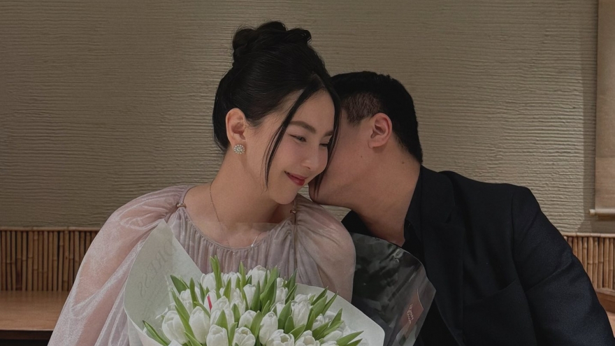 Sao Việt 30/12: Vợ chồng MC Mai Ngọc kỷ niệm một năm ngày cưới