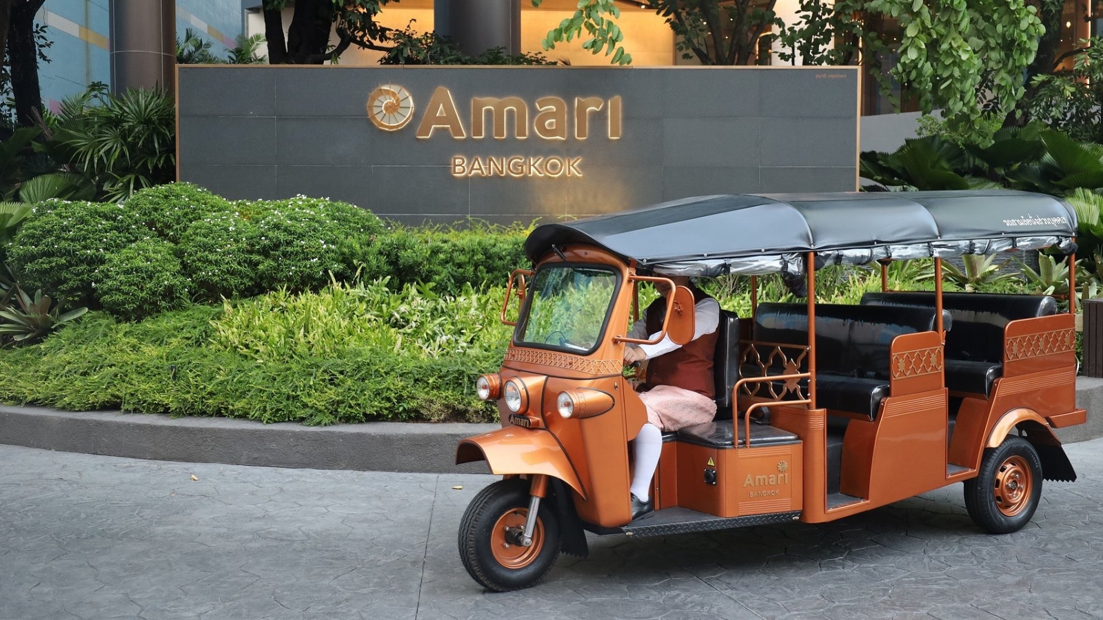 Ra mắt tour du lịch bằng xe tuk tuk điện tại Bangkok, Thái Lan