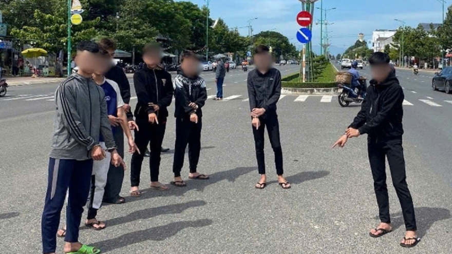 Tạm giam 10 đối tượng vì hành vi gây rối trật tự công cộng ở Lâm Đồng