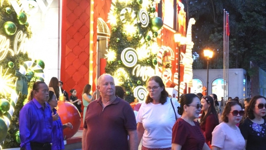 Christmas cheer spreads across Ho Chi Minh City ahead of holiday season