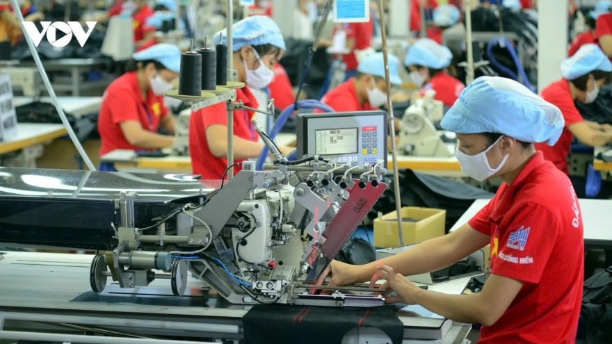 Garment exports set to bring back US$46 bln, maintain global top 3 position