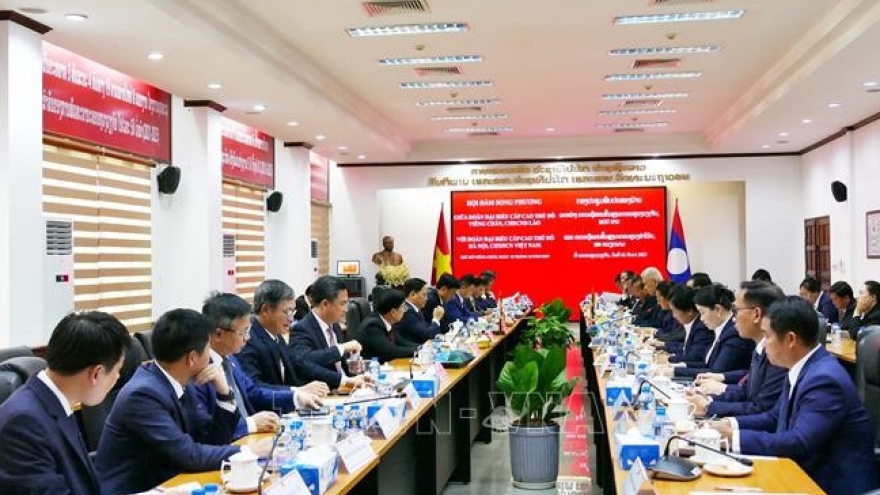 Hanoi, Vientiane agree to further step up comprehensive cooperation