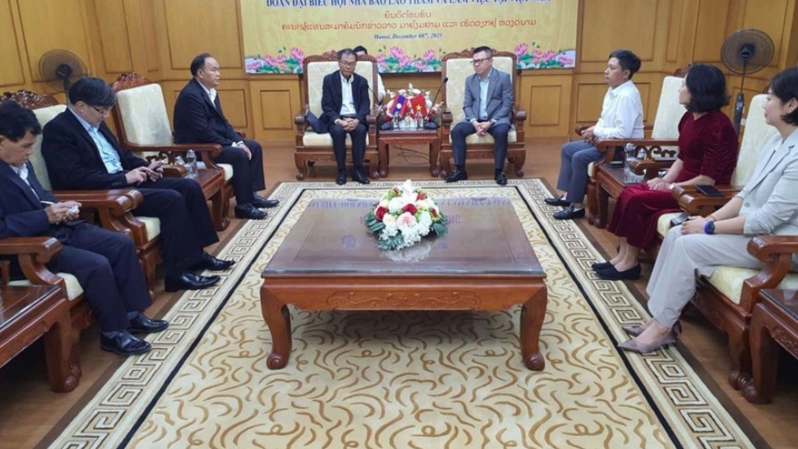 Laos seeks Vietnam’s help to train journalists, adopt AI in media