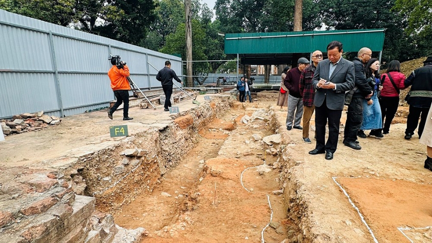 Largest architectural foundations discovered at Thang Long Imperial Citadel