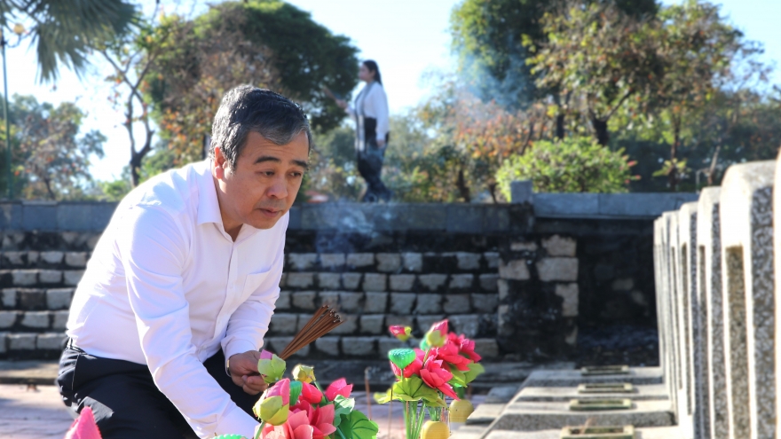 Đoàn Ban Tuyên giáo và Dân vận Trung ương dâng hương tri ân liệt sĩ tại Tây Ninh