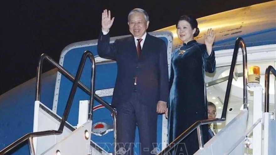 Vietnamese Party chief successfully wraps up state visit to Laos