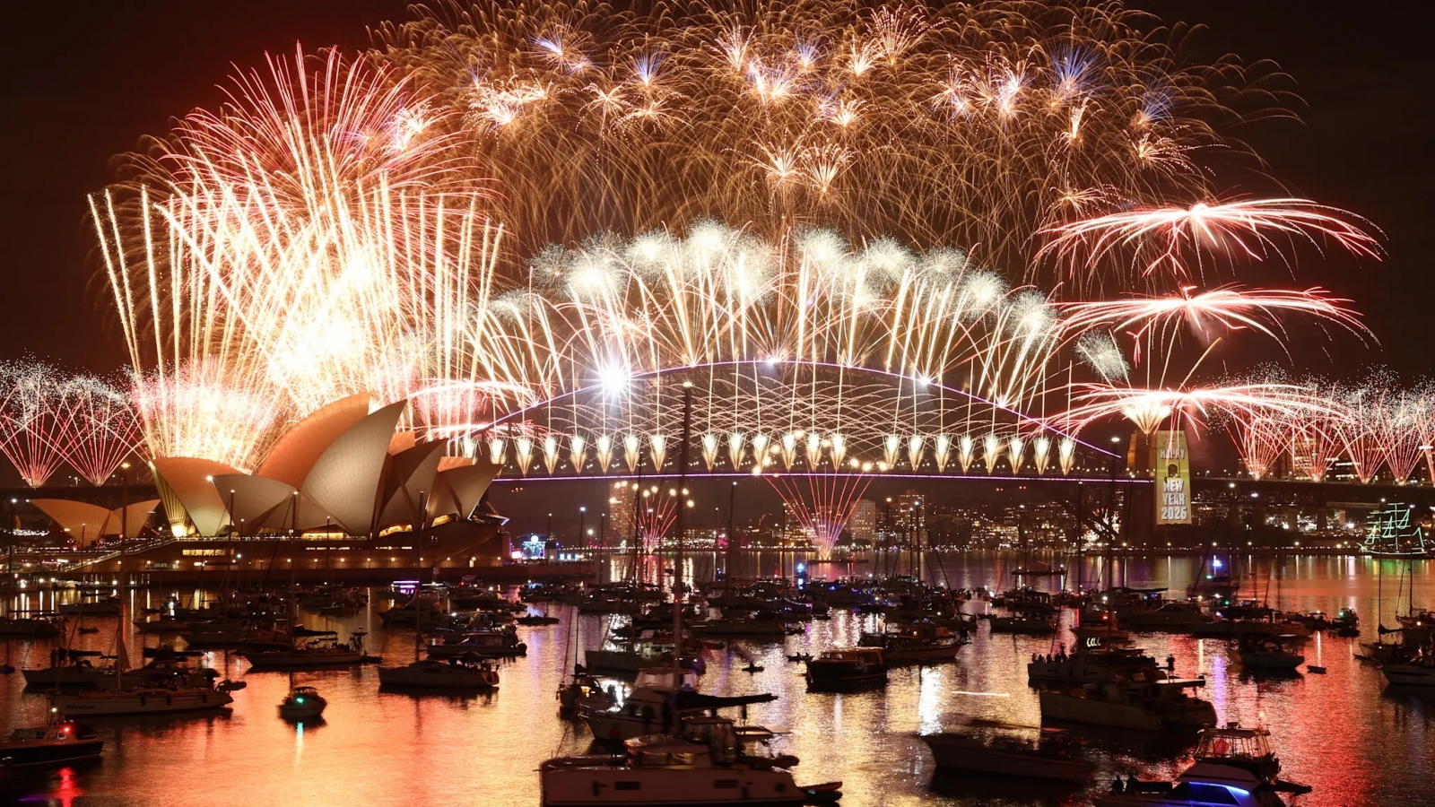 Màn pháo hoa ấn tượng chào đón năm mới 2026 tại Sydney, Australia