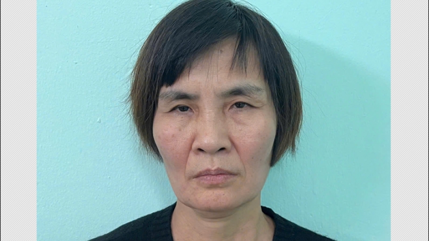 Tạm giữ người phụ nữ lấy đồ còn đánh cô gái ở Hà Nội