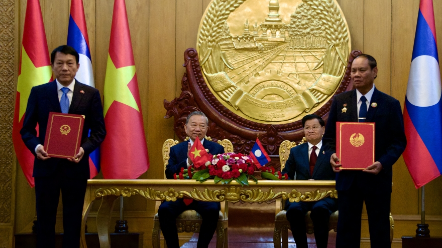 Tổng Bí thư Tô Lâm chứng kiến lễ trao các văn kiện hợp tác Việt Nam - Lào