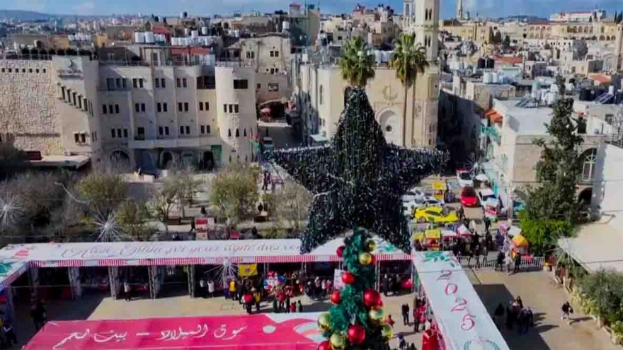 Giáng sinh trở lại Vùng đất Thánh, socola chà là mang thông điệp sẻ chia