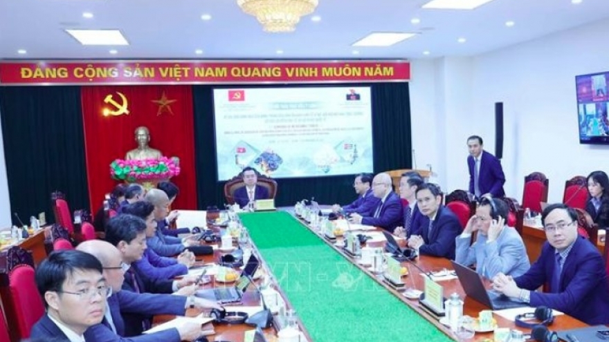 Vietnam, Cuba exchange views on Party’s leadership in macroeconomic stability