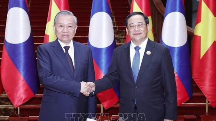 Vietnamese Party leader meets with Lao PM in Vientiane