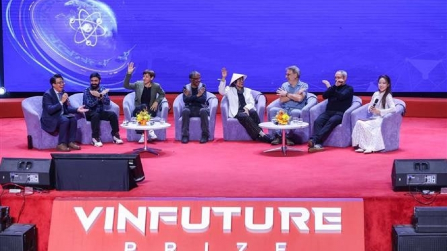 VinFuture Prize 2025 awardees ignite scientific passion among youth