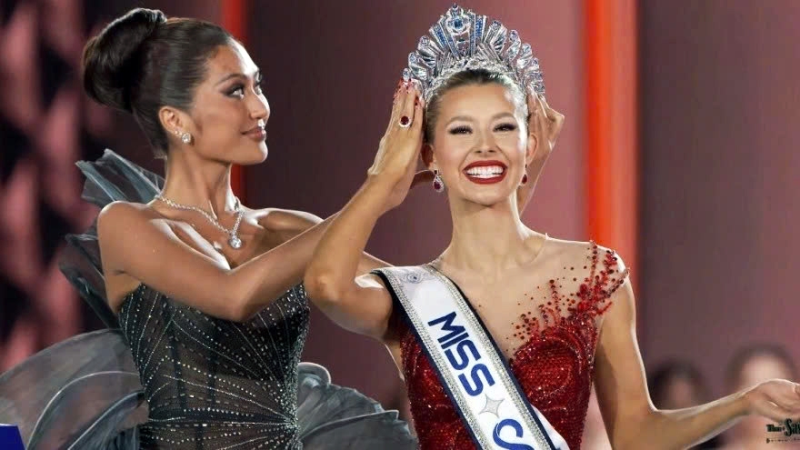 Yolina Lindquist (USA) crowned Miss Cosmo 2025 in Ho Chi Minh City