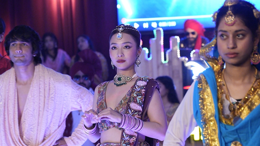 Khả Ngân gây chú ý với tạo hình cô dâu Ấn Độ trong “Vạn dặm yêu em”