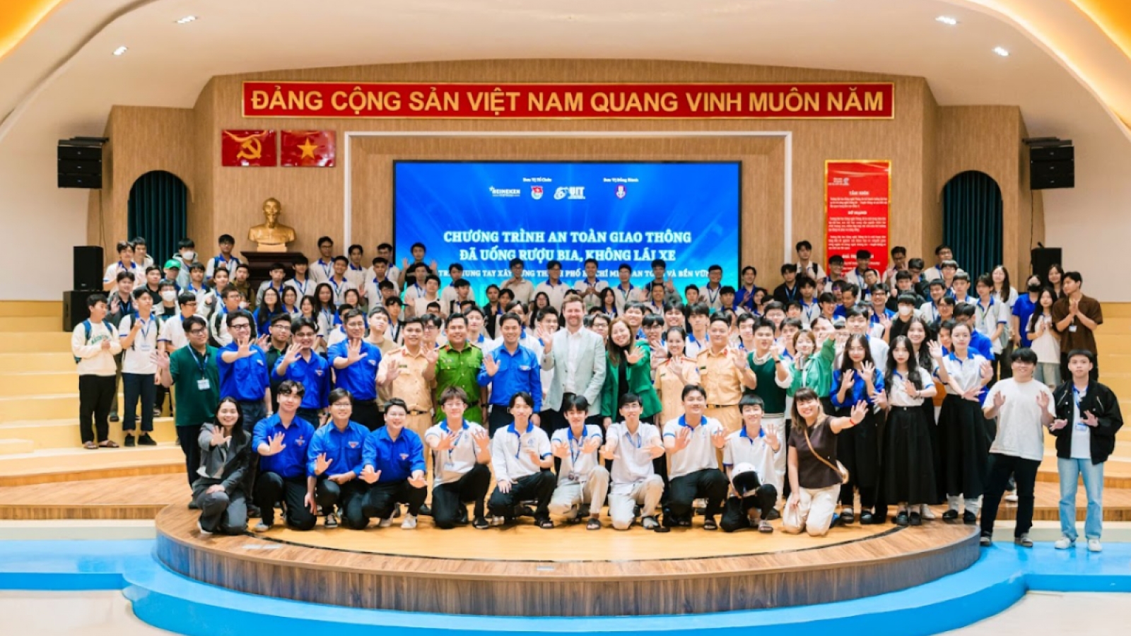 Hơn 300 sinh viên tham gia chương trình “An toàn giao thông - Đã uống rượu bia, không lái xe”