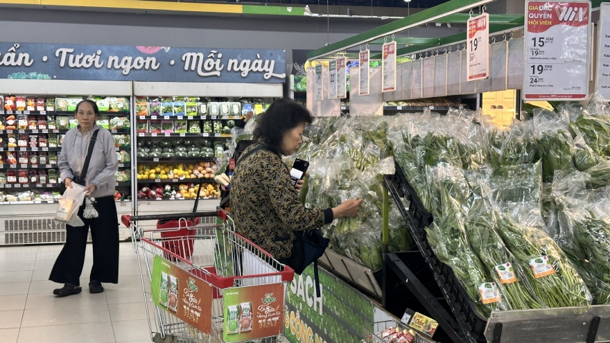 Giá thực phẩm tăng mạnh sau mưa lũ kéo lạm phát tháng 11 nhích lên 0,45%