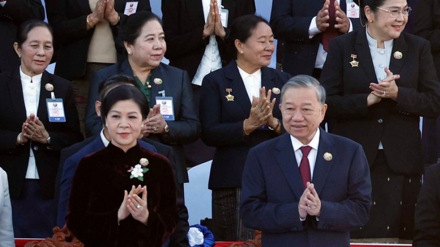 Tổng Bí thư dự Lễ kỷ niệm trọng thể 50 năm Quốc khánh nước CHDCND Lào