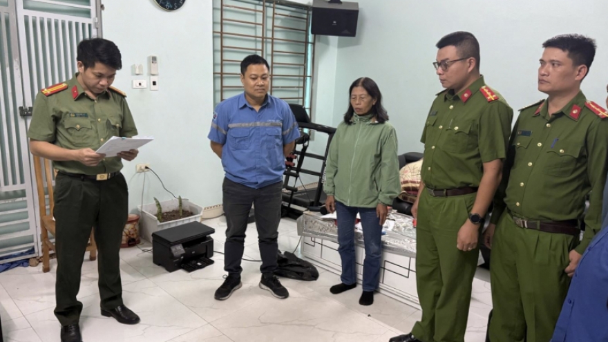 Khởi tố thêm 5 bị can tội làm giả con dấu, tài liệu