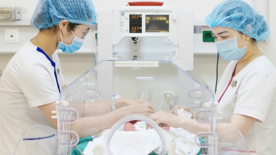 Gần 40 ngày hồi sinh sự sống bé trai sinh non chỉ nặng hơn 1kg tại Vinmec Phú Quốc