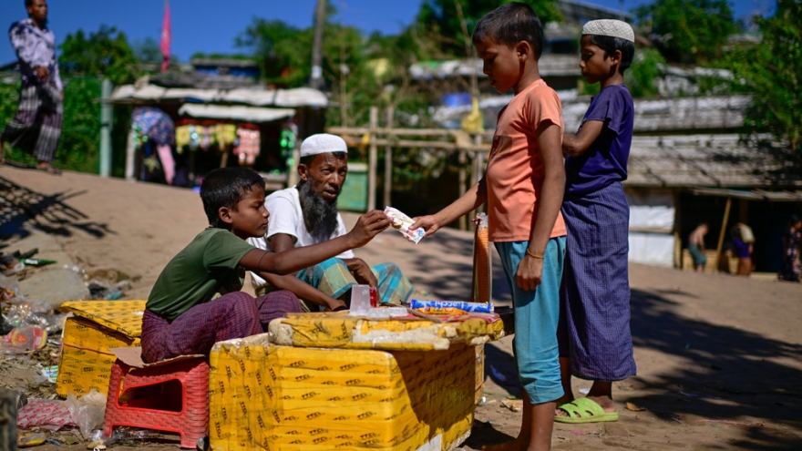 Viện trợ sụt giảm, trẻ em tại các trại tị nạn Rohingya đối mặt nguy cơ mất an toàn