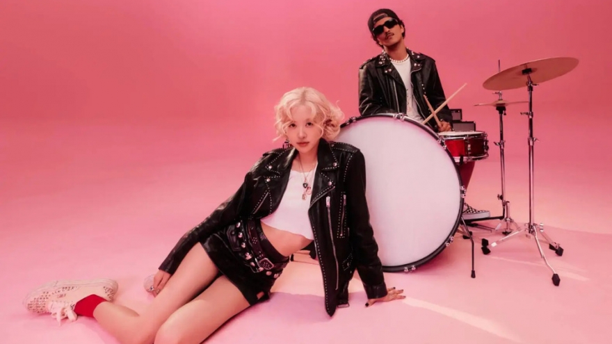 Vì sao “APT.” của Rosé và Bruno Mars thống trị bảng xếp hạng năm 2025?