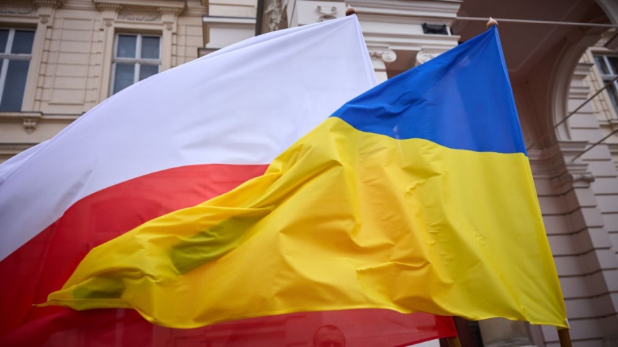 Tổng thống Ukraine bắt đầu thăm chính thức Ba Lan