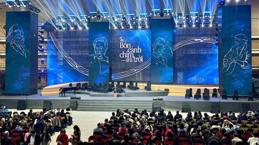 Show “Về đây bốn cánh chim trời” hủy đột ngột, Cục trưởng Xuân Bắc nói gì?