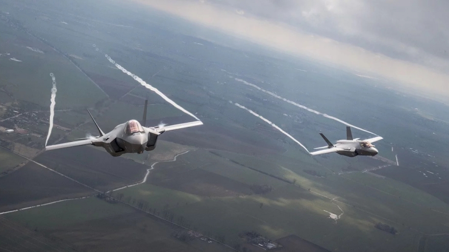 Ba Lan điều động máy bay chiến đấu sau các cuộc không kích vào Ukraine