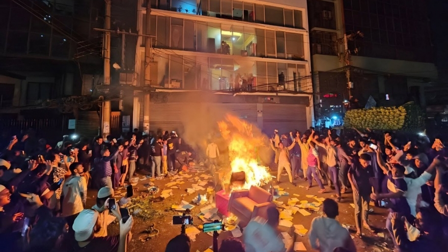 Bạo lực bùng phát tại Bangladesh sau cái chết của thủ lĩnh phong trào sinh viên