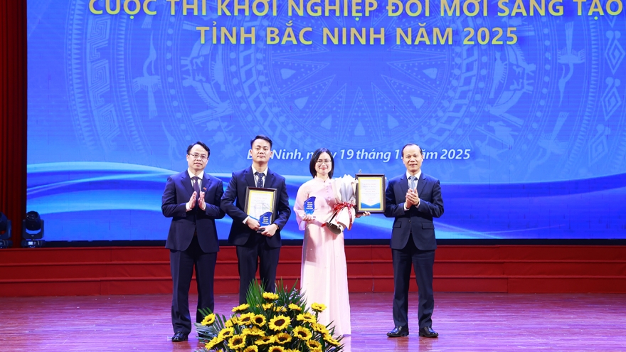 Bắc Ninh vinh danh nhiều tập thể, cá nhân về KHCN và Công dân số năm 2025