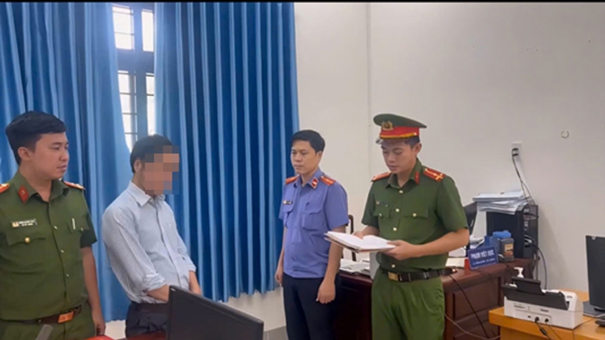 Cán bộ địa chính xã ở Đồng Nai bị bắt