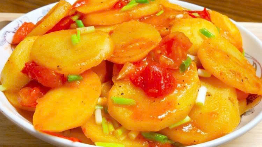 Khoai tây xào cà chua có độc như lời đồn?