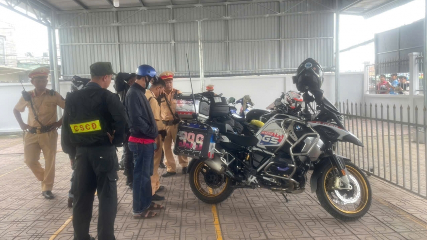 Xử lý 16 đối tượng điều khiển mô tô vi phạm ATGT trên Quốc lộ 1