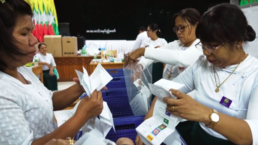 Bầu cử Myanmar được đánh giá suôn sẻ, đảng thân quân đội áp đảo phiếu bầu