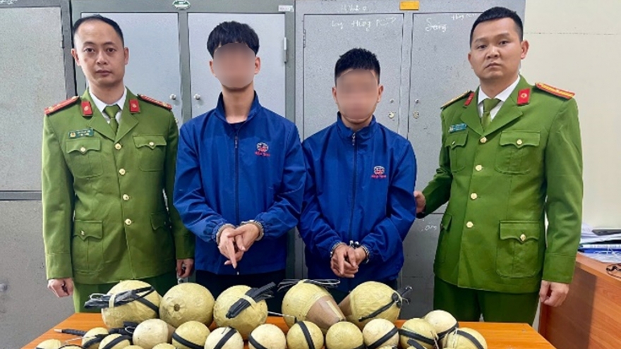Chặn đứng vụ buôn bán pháo nổ trong đêm ở Hà Nội