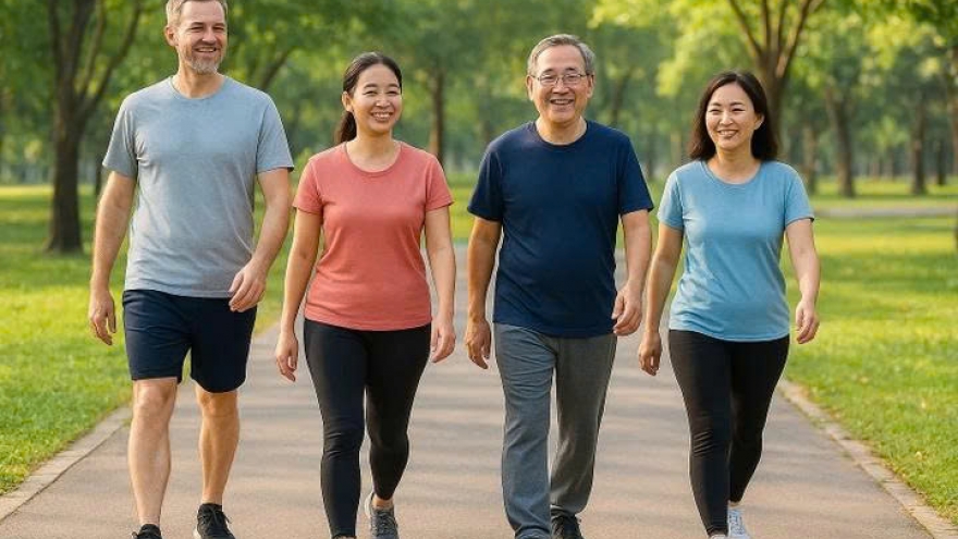 Đi bộ 30 phút mỗi ngày giảm được suy nghĩ tiêu cực và bệnh tật