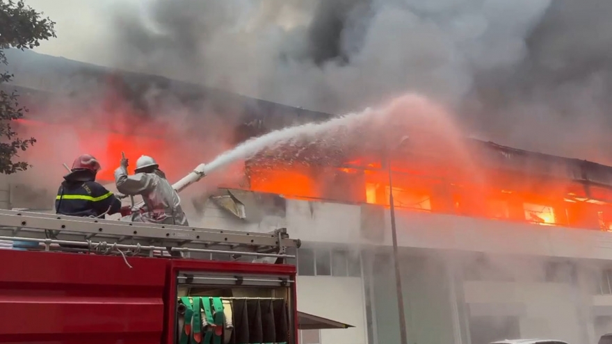 Hiện trường vụ cháy bên trong nhà máy bia Habeco, Hà Nội