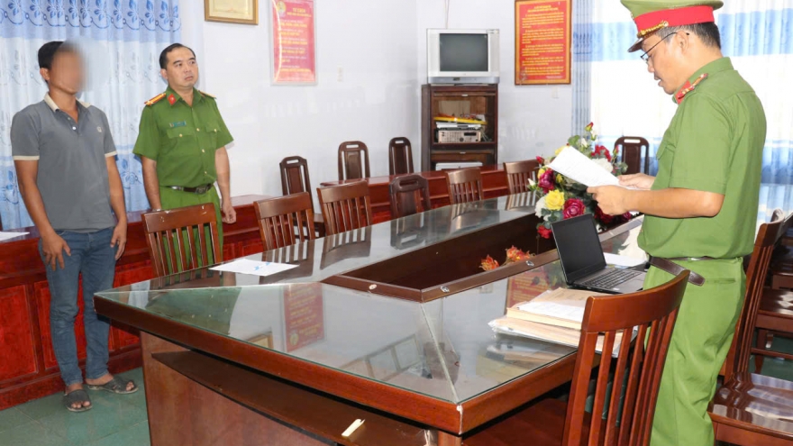 Vĩnh Long: Khởi tố 01 đối tượng, xử lý nhiều đối tượng khai thác cát trái phép