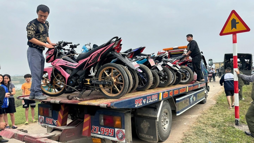 Công an Bắc Ninh tạm giữ 50 xe máy vi phạm khi tụ tập tại khu vực "cây cô đơn"