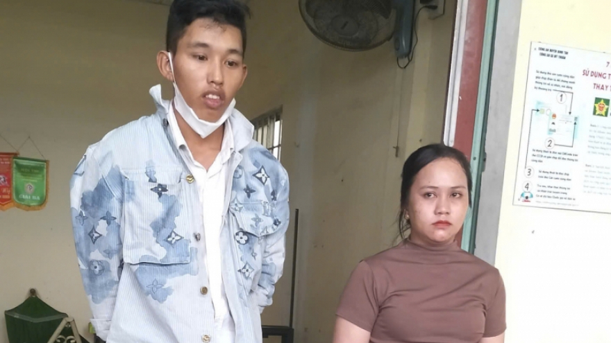 Bắt nóng cặp đôi cướp dây chuyền vàng chợ Tầm Vu, Vĩnh Long