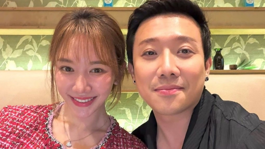 Sao Việt 26/12: Trấn Thành-Hari Won "tình bể bình" nhân kỷ niệm 9 năm ngày cưới