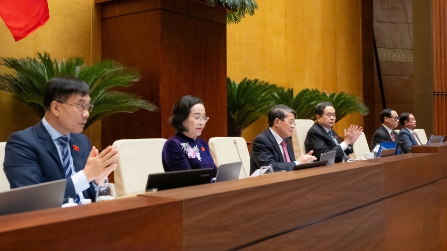 Xe ô tô khách từ 8 chỗ trở lên phải lắp thiết bị ghi hình ảnh ở khoang chở khách