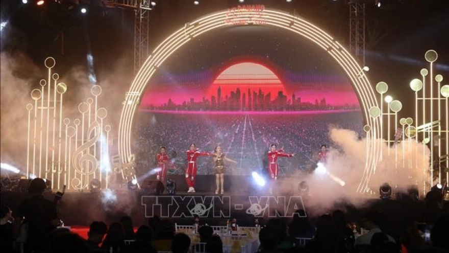 Annual New Year festival shines in Da Nang