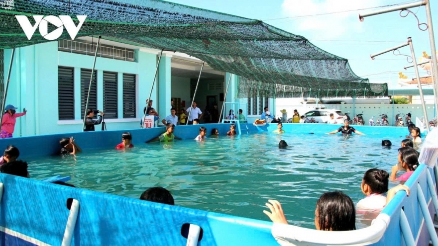 Lớp dạy bơi cho trẻ em ở vùng sâu Cần Thơ - thiết thực và ý nghĩa