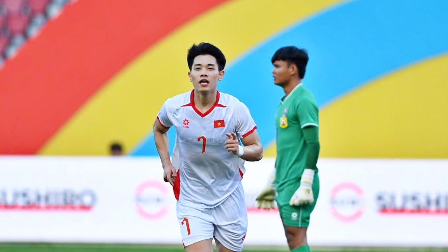 Đình Bắc rực sáng, U22 Việt Nam đánh bại U22 Lào ở SEA Games 33