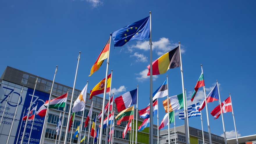 EU nhất trí khởi động quy trình đóng băng dài hạn các tài sản của Nga