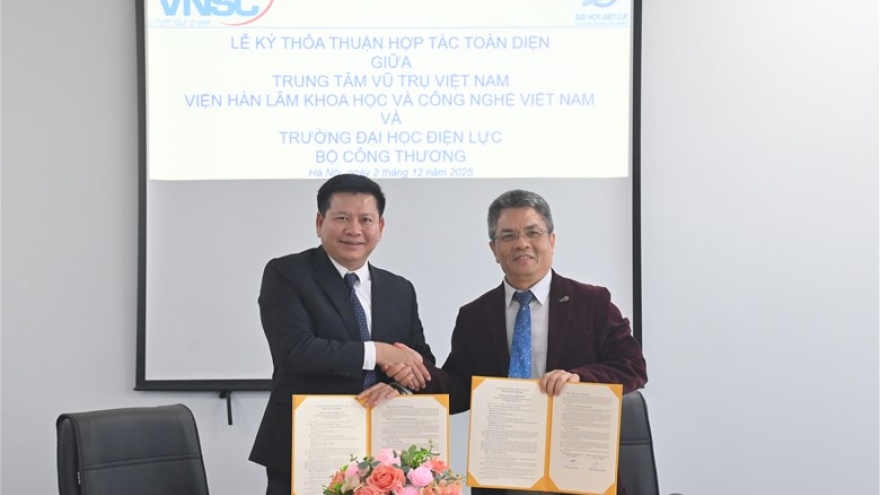 Tăng cường hợp tác toàn diện với Trung tâm Vũ trụ Việt Nam