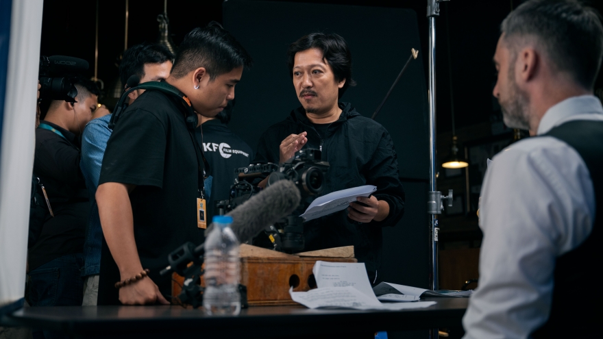 Trường Giang áp lực khi "3 trong 1" với phim Tết "Nhà ba tôi một phòng"