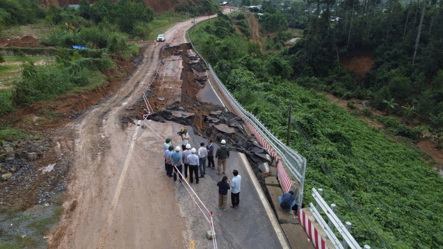 Khánh Hòa nỗ lực khắc phục giao thông sau mưa lũ
